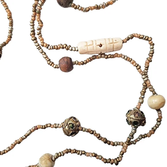 ✨️NWOT! EXPRESS! Beaded White And Brown 48 Long Infinety Necklace!